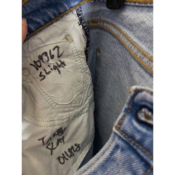 Levi’s Wedgie Fit Straight Leg High Waisted Jeans - Picture 13 of 14